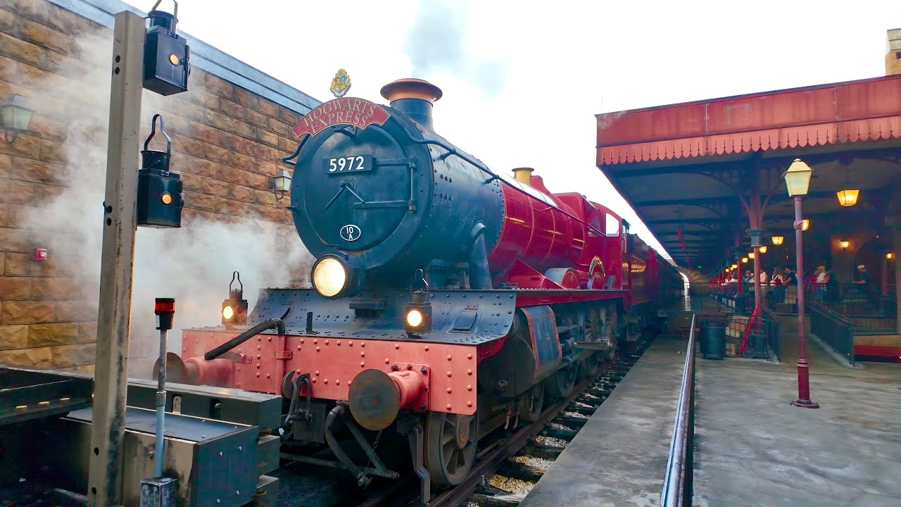 Hogwarts Express Train - Hogsmeade Station 🚂 at Universal Studios Orlando | 4K POV