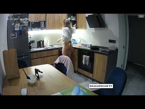 YULIYA COOKING WITH HER SISTER - REALLIFECAM TV