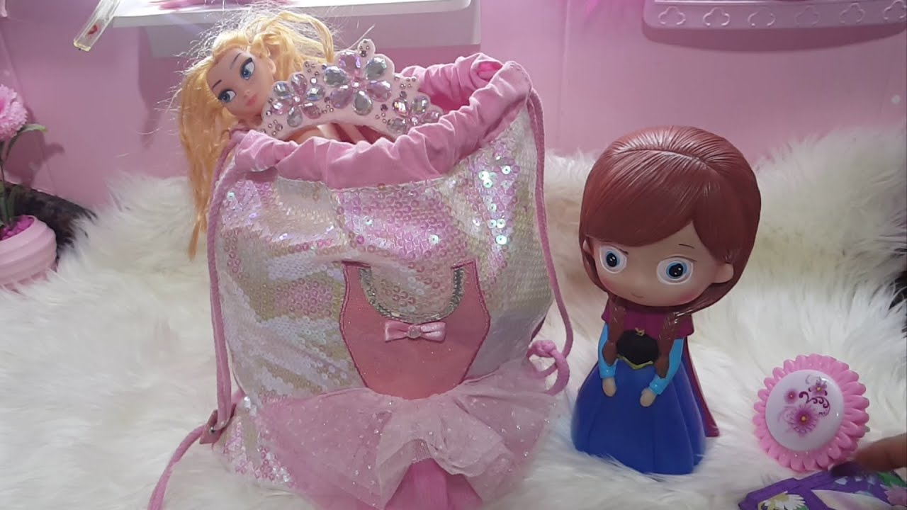 ماذا يوجد في شنطة بنتى الرايقة👜(للبنات فقط) //Back to Girl