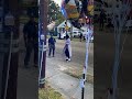 El vecino está impactado por este moonwalk 👀