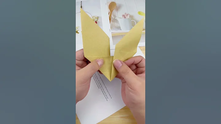 教你一张纸折一只万圣节蝙蝠！可以在手上不停扇动翅膀！简单又好玩！| 脑洞作战部 #shorts - 天天要闻