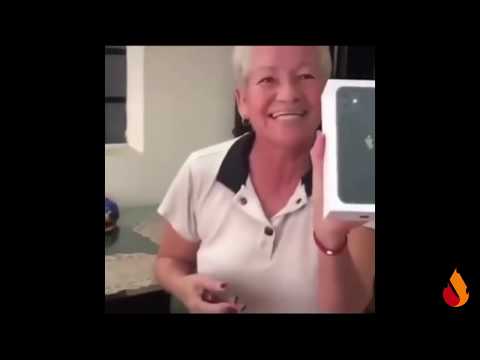 la-nonna-e-il-suo-nuovo-iphone