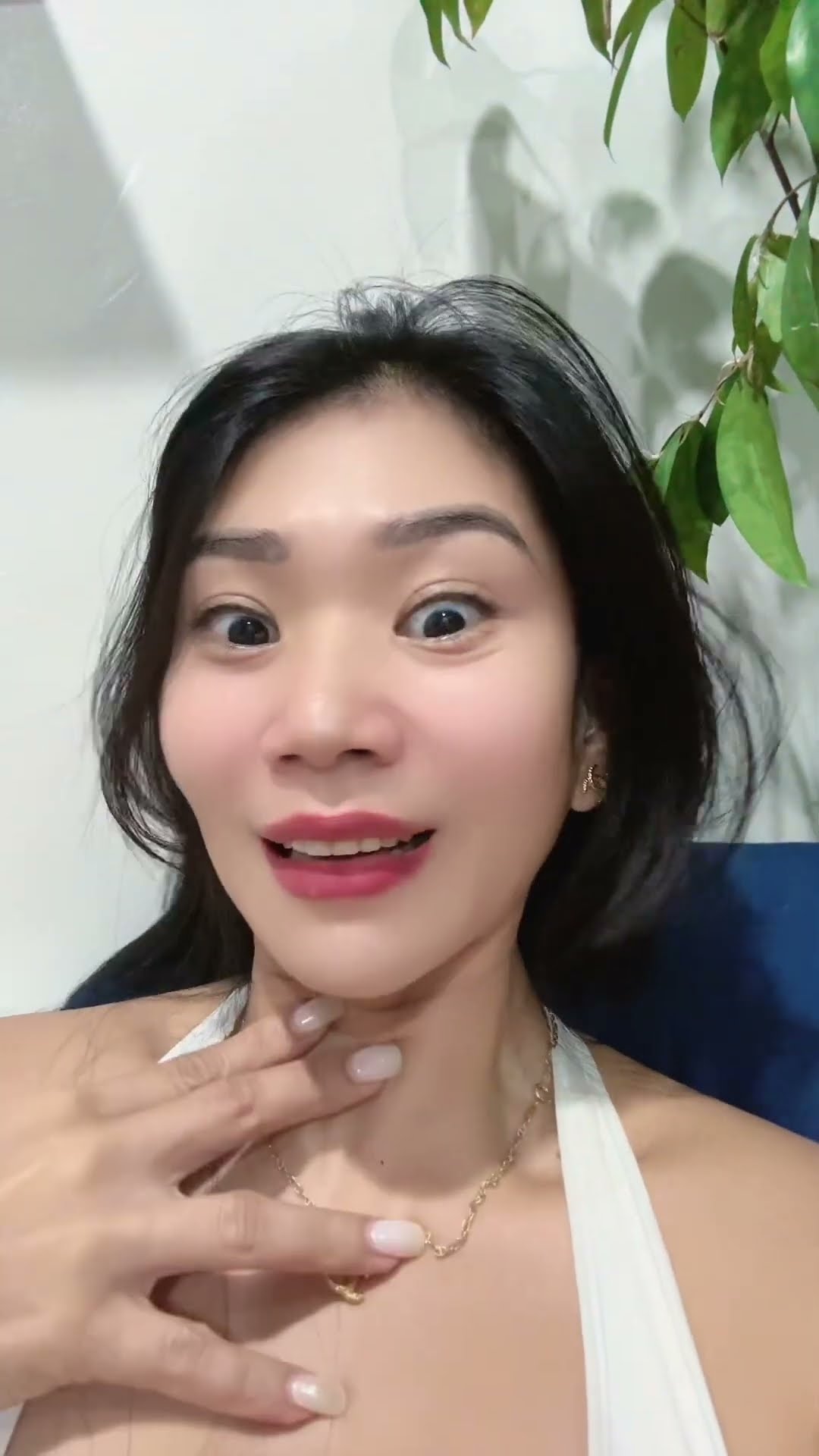 Maliit na bilog na animo’y isang bato, nasungkit sa tonsil ng isang babae! | Pinoy MD