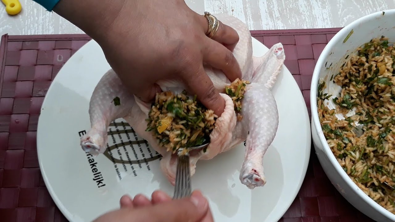 دجاج محمر ومعمر بالارز لمناسبة العيد من تقديم نادية الفاسية.