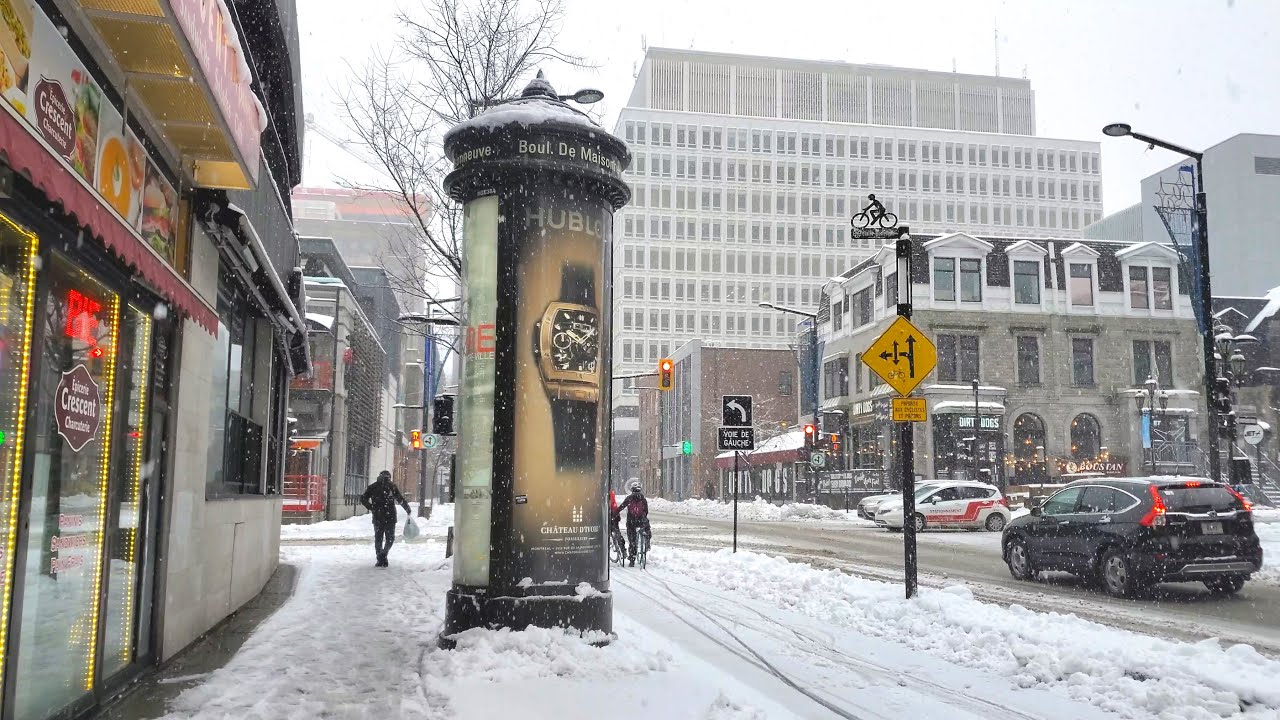Montreal Snowy Streets - Snowfall Winter 2021 (De Maisonneuve Boulevard) 