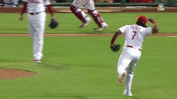 KC@PHI: Franco makes a superb running throw for out