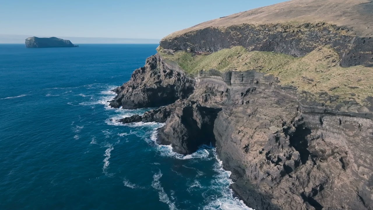 cliffs of Westman Islands - Stórhöfði — Stórhöfði — video poster