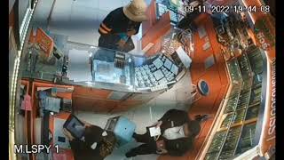 Pattaya police hunt for armed gold shop robber, step up local security.