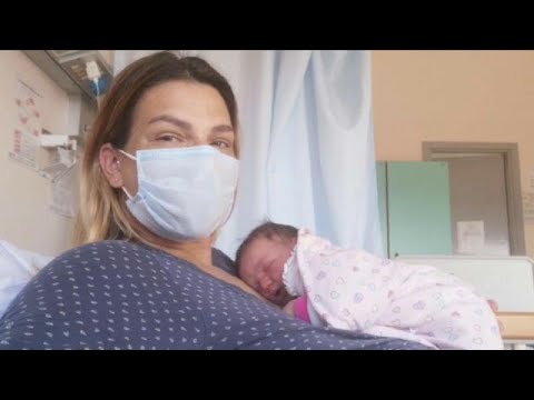 Coronavirus: un couple d'Italiens raconte la venue au monde de leur enfant en pleine pandémie Coronavirus: un couple d'Italiens raconte la venue au monde de leur enfant en pleine pandémie