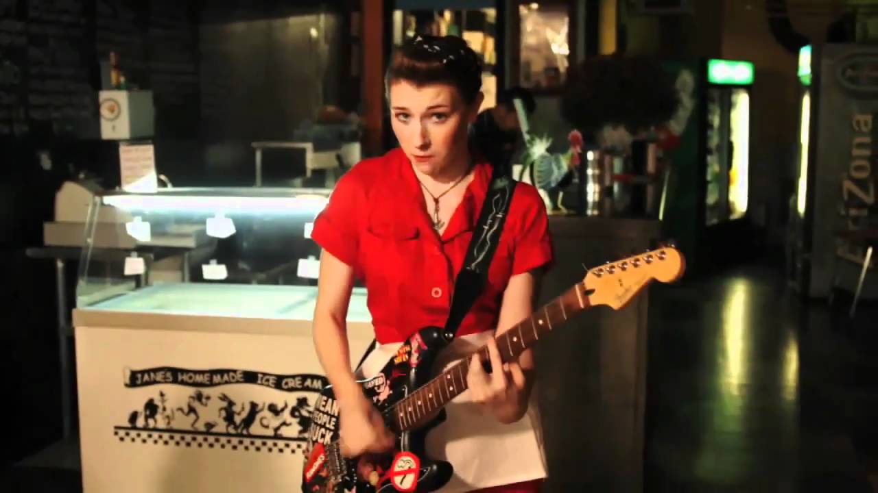American Pinup - "Strongbow" Altercation Records adlı videoyu YouTube'da izle American Pinup - "Strongbow" Altercation Records adlı videoyu YouTube'da izle
