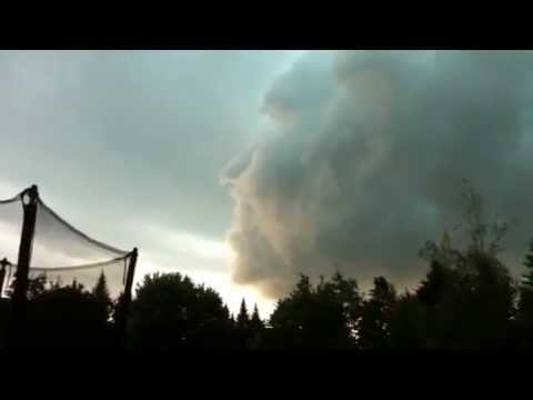 OMG!!!  FACE IN SKY!! SCARY 2011 Phenomenon!!!!  WEIRD EVENT!!