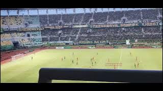 Download lagu Chant Iwak Peyek dan Kelangan Versi Bonek Mania Menggema di GBT Surabaya