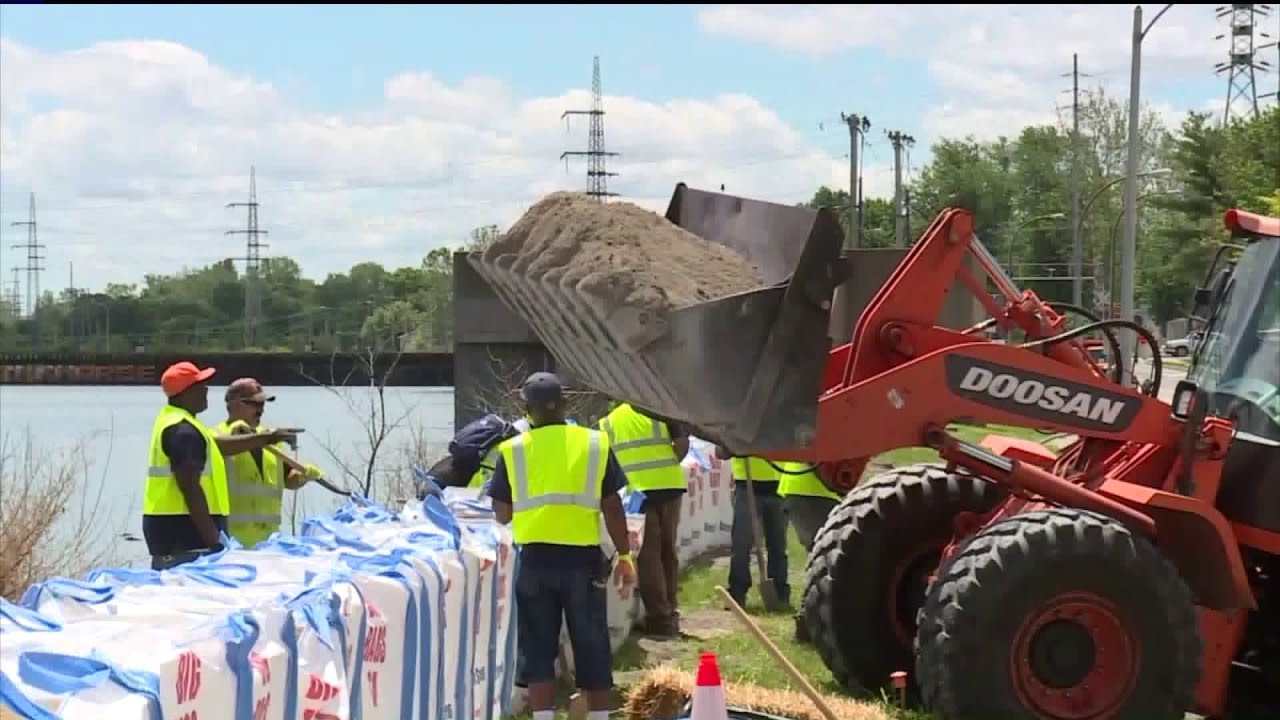 crew ship Crews are building flood walls along River Des Peres