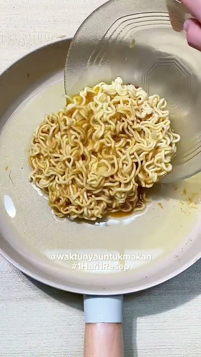 bikin martabak mie telur di rumah nihhh🥣😋 #resepmasakan#makanan#jajanan#trending#viralvideo