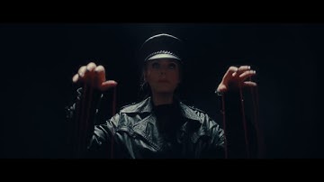 LILY LÖWE - PUPPET MASTER