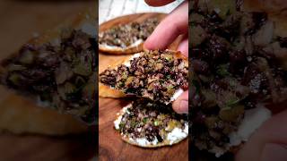 Tosta de TAPENADE tradicional y requesón 🧄🥖 #recetas #youtubeshorts #shorts