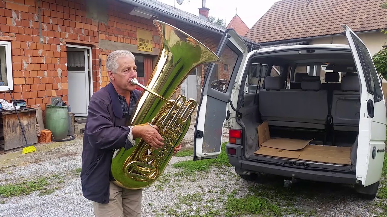 luis mit B  tuba meinel auch kaisertuba 6/4 erstes anblasen bei mir im hof