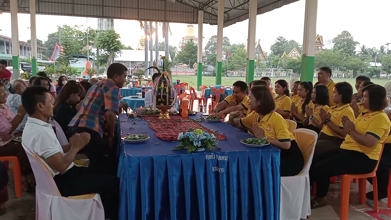 สู่ขวัญคุณครูสมบัติศรีเอียมเกษียณอายุราชการสุวรรณแต่มาสู่ขวัญอยู่ร.รบ.ขุนหาญร.รบันจุครังแรก