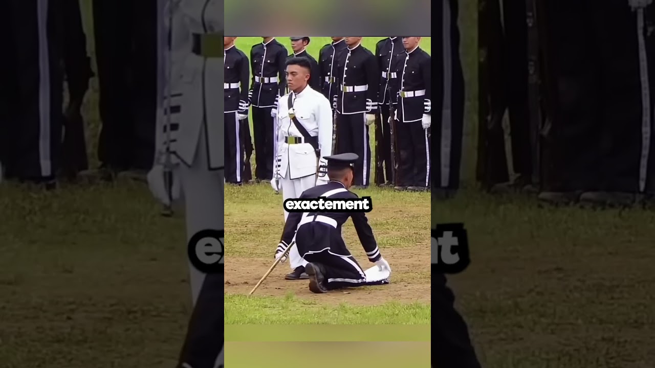 🎖️ Sa casquette tombe en plein défilé… ce que fait son camarade bouleverse tout le monde !