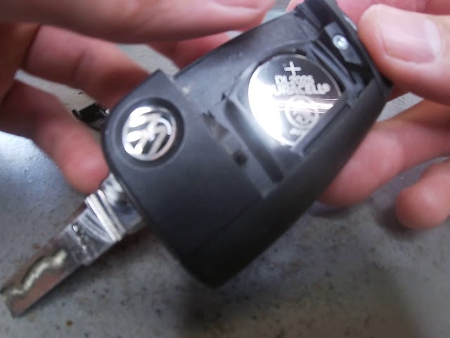 Batteriskift VW Golf 7 Nøgle CR2025 | batteri-butik - YouTube