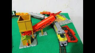 TYCO Union Pacific GP20 & Crane Loader