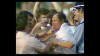 ENGLAND v AUSTRALIA 4th TEST MATCH DAY 1 HEADINGLEY AUGUST 11 1977 GEOFF BOYCOTT JEFF THOMSON