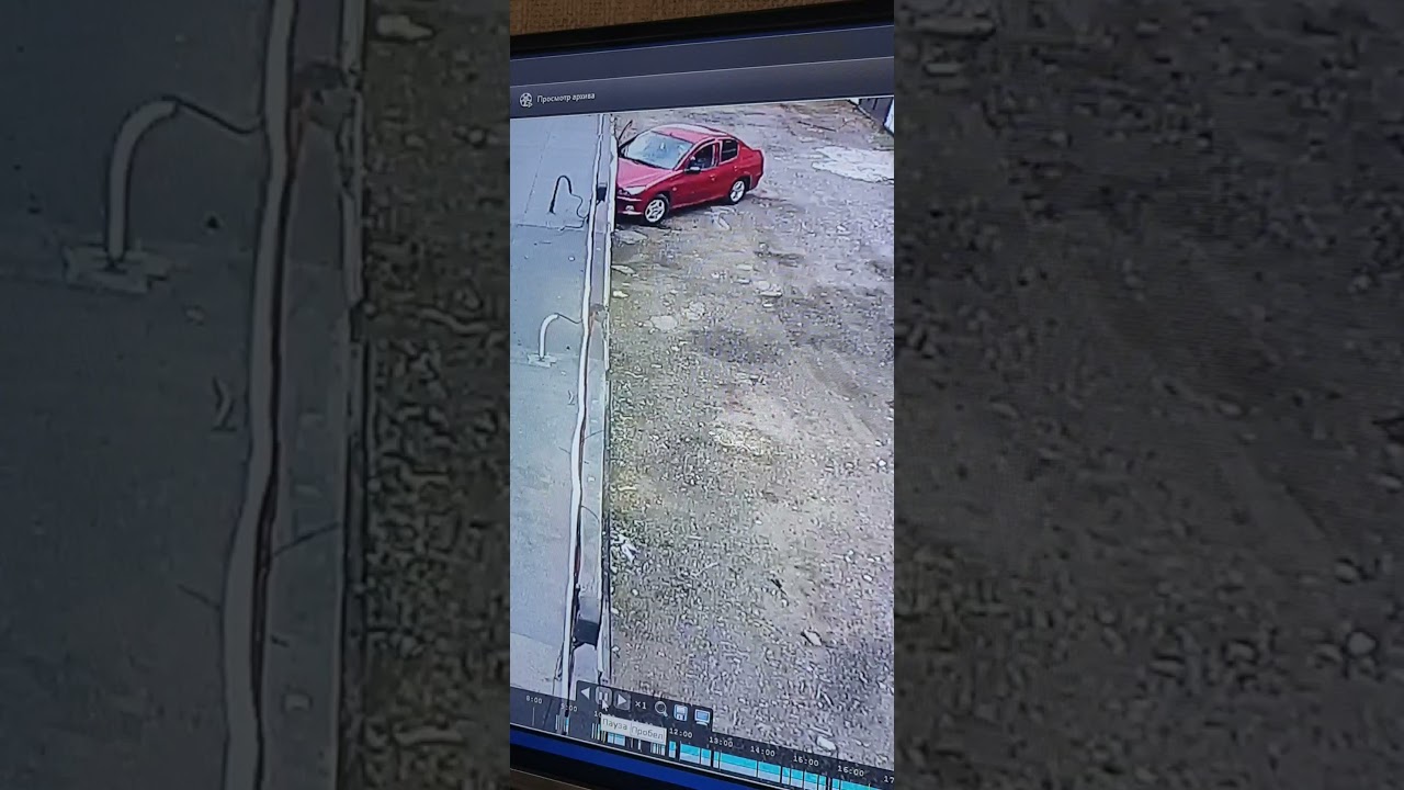 Девушка перепутала педали - YouTube