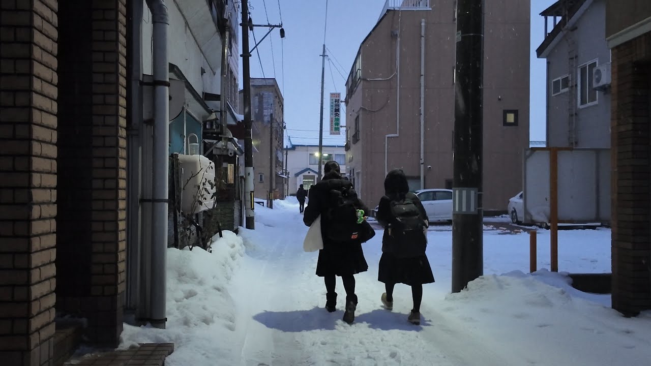 雪の青森・五所川原 - Snowy Goshogawara: Blue Twilight & Neon Glow【4K Japan Walk】