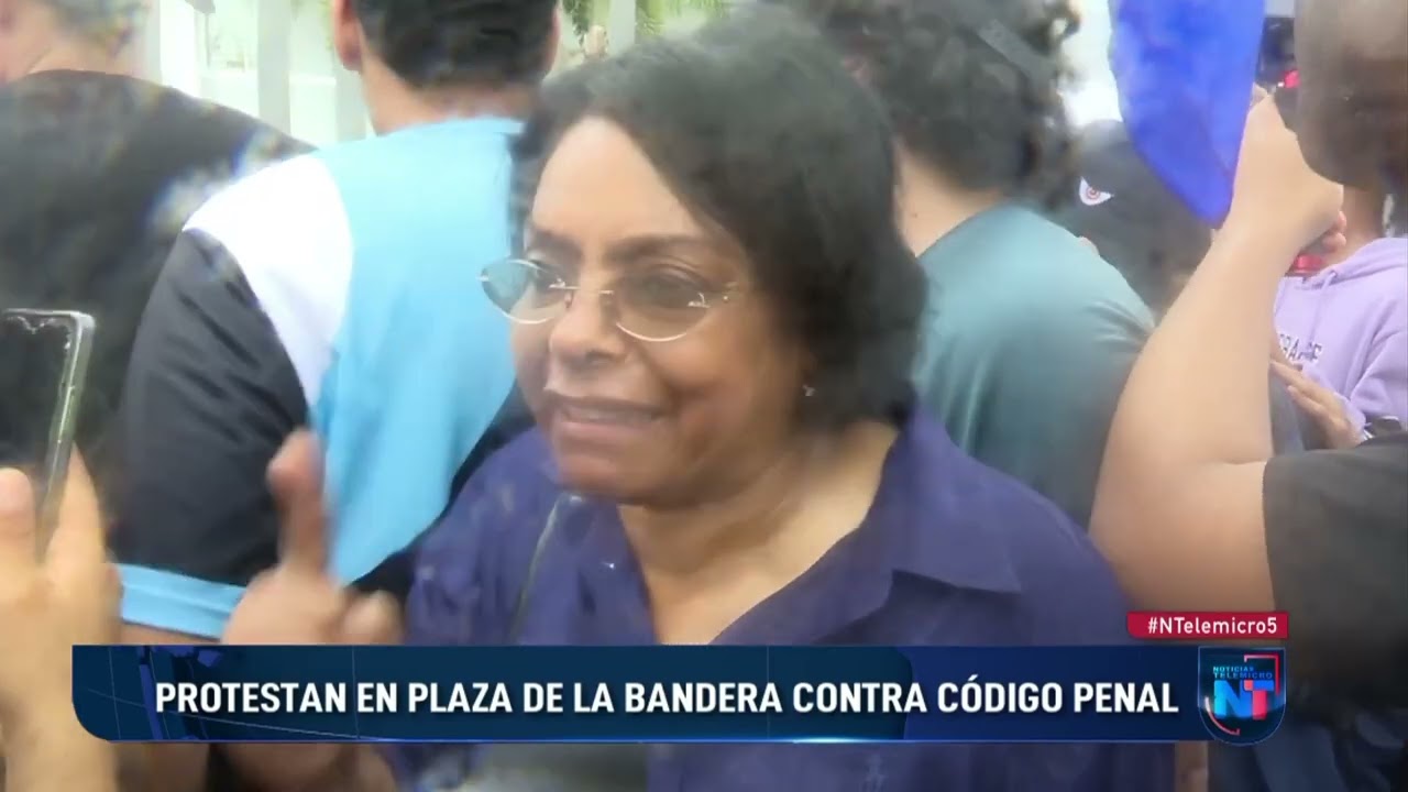 Protestan en la Plaza de la Bandera contra el Código Penal