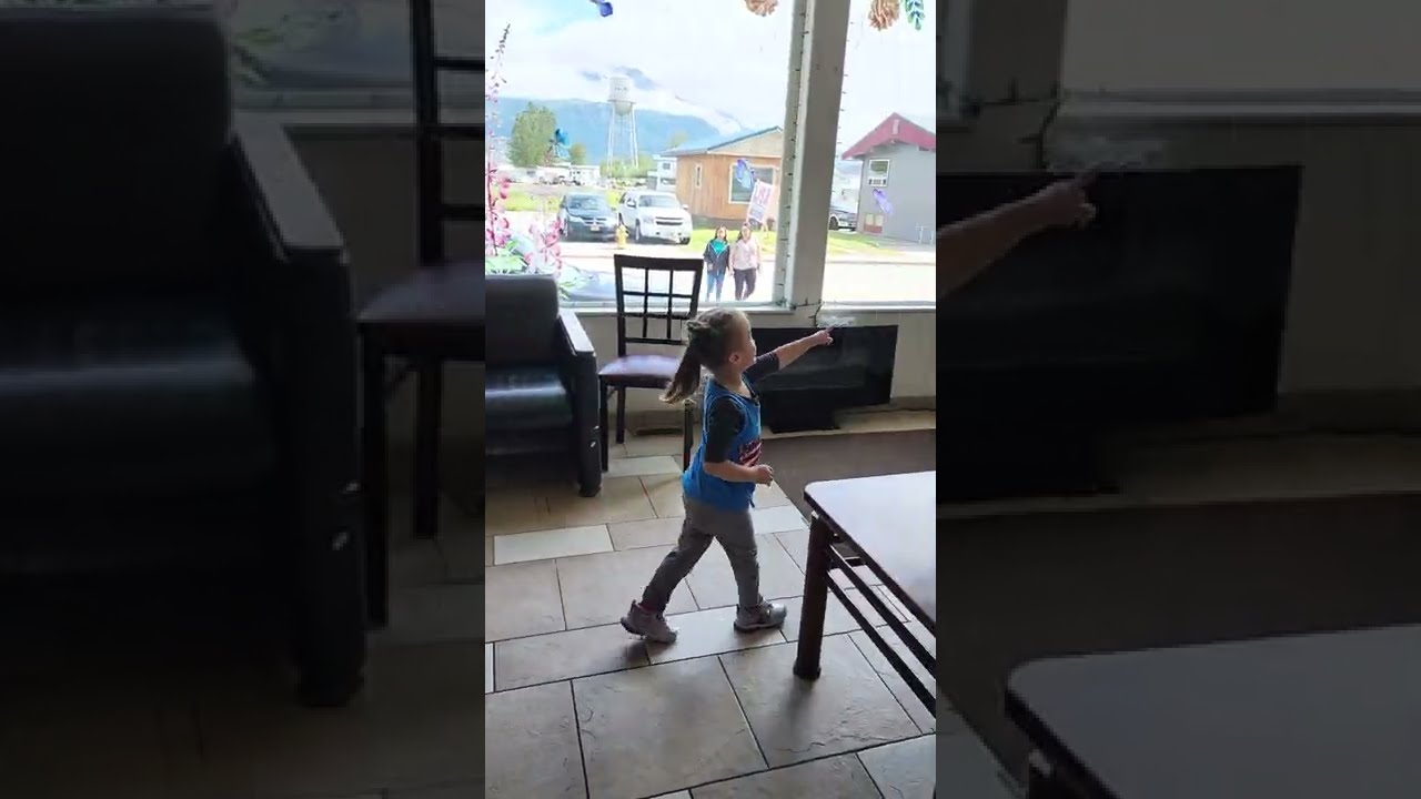  CUTE 3 YEAR OLD GIRL SEEN A BEAR IN DISPLAY Shorts Short Shortvideo Shortfeed Toddler Cute
