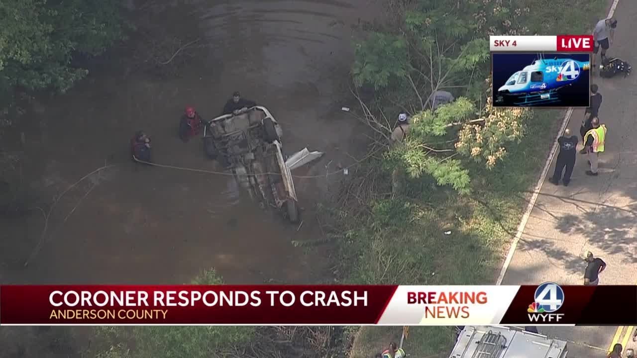 Coroner responds to crash in Anderson County - YouTube