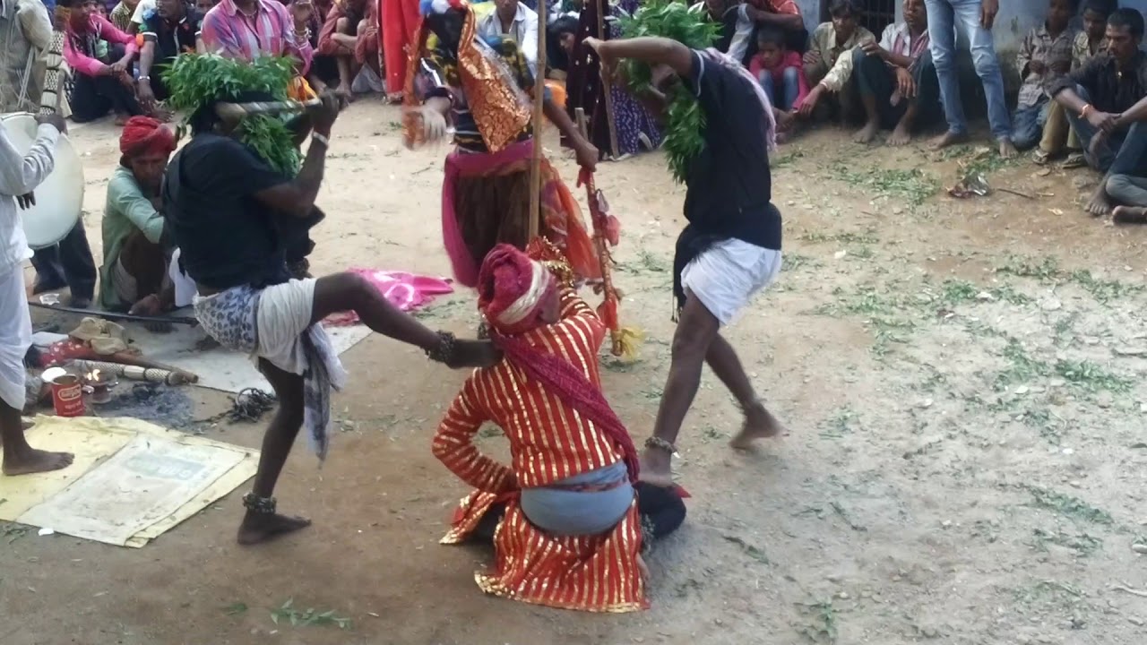 Gavri. गवरी।Gadoli ki gavri . गादोली की गवरी। मीणा ओर बंजारा का खेल। मेवाड़ का लोकनृत्य । 2016