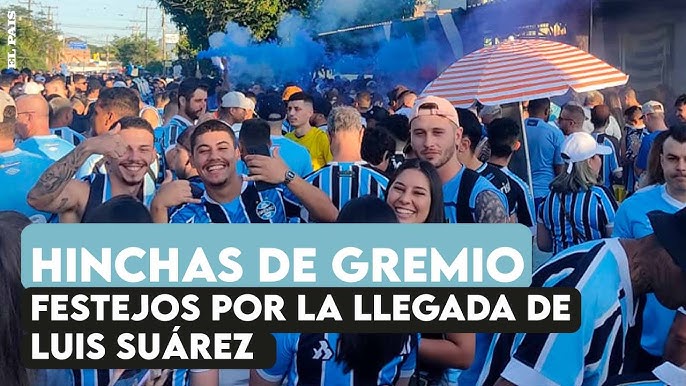 Luis Suárez welcomed by 30,000 fans at Brazil's Gremio arena
