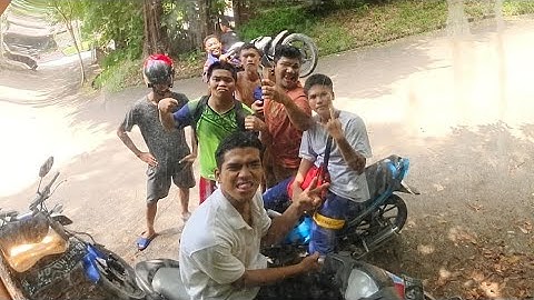 Video Vlog Jalan-jalan Dan Membersihkan sampah di pantai Tanjung pinggir