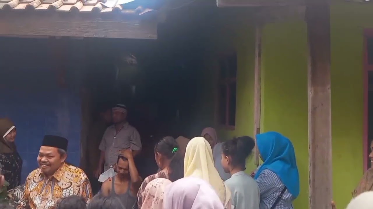 Acara 7 Bulanan Leni