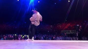 Mr. Wiggles toprock judge showcase on Juste Debout 2011