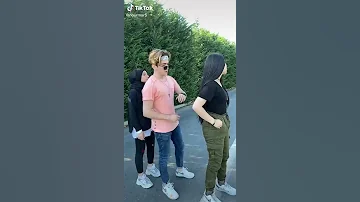 حالات واتس اب علي اغنية عايشه حالت حب معاك وخداك 