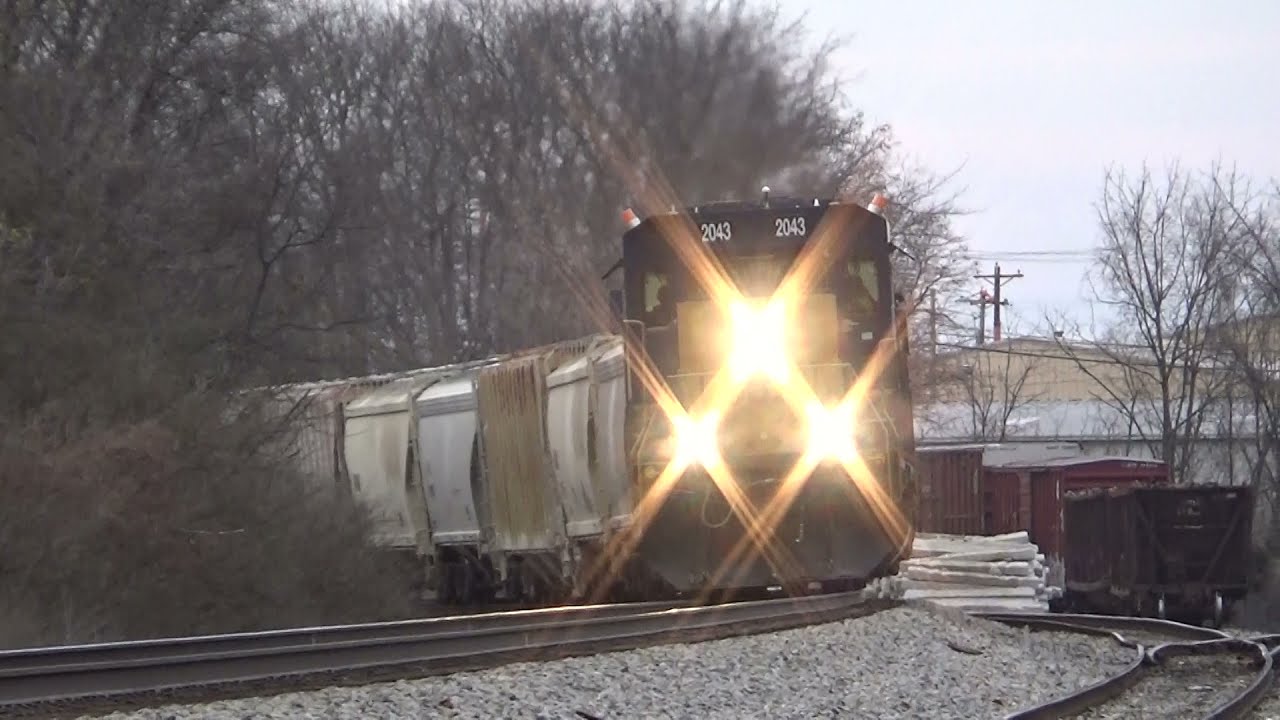 Workin' Geeps! CSX GP38-3 2043 Leads Long Local M772-25 on 2/25/21