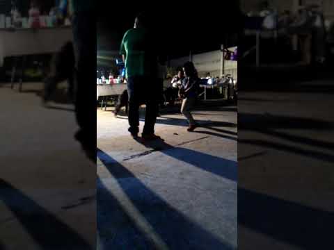 Mi hermano bailando reggaeton