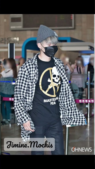 BTS ( #V ) Airport Style #GUCCI  Kim taehyung, Kpop fashion men, Taehyung