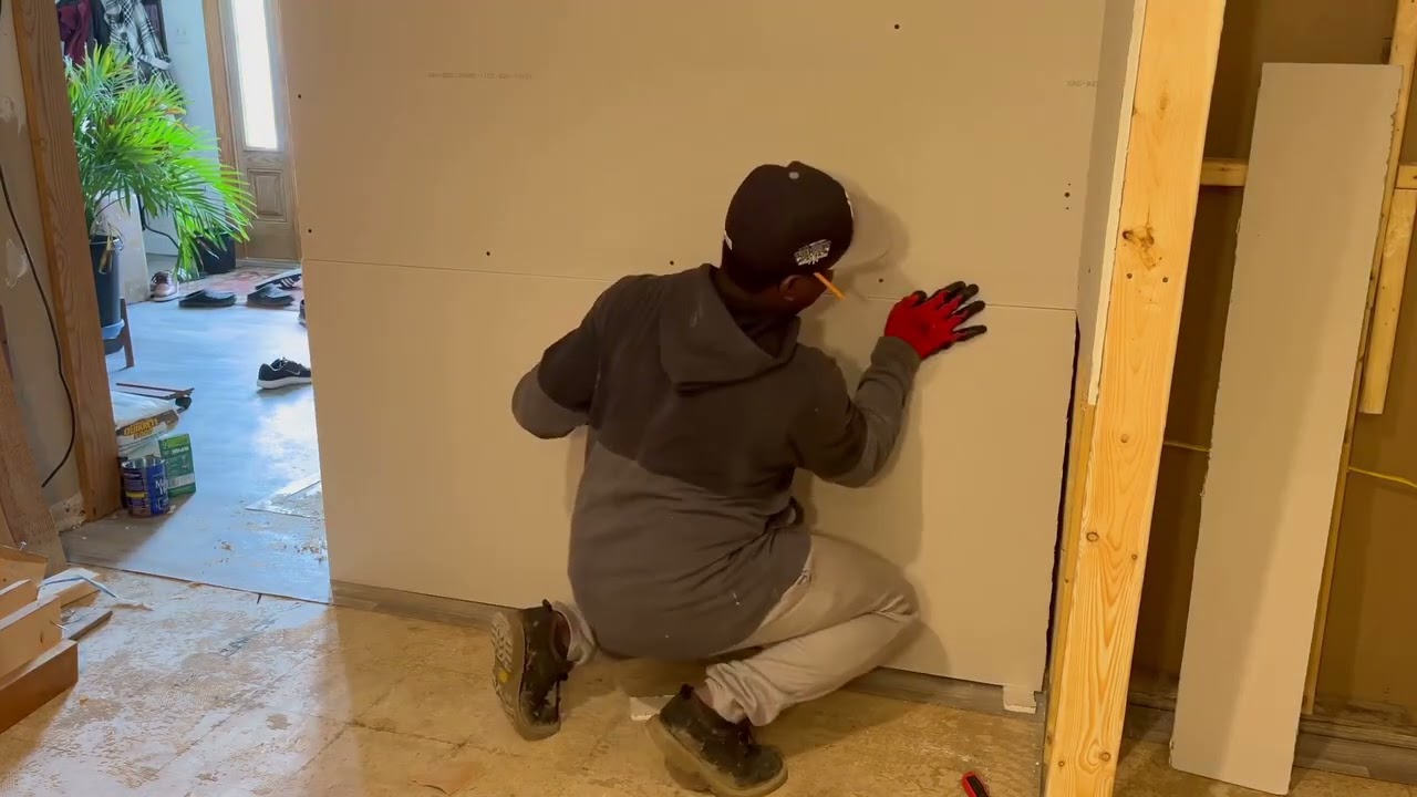 Drywall/outlet box cutting @CoriolanKDIYEmpire 