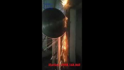 Cắt vách bê tông bằng máy móc hiện đại - Công ty TNHH Kỹ thuật Xây dựng Hatacon.