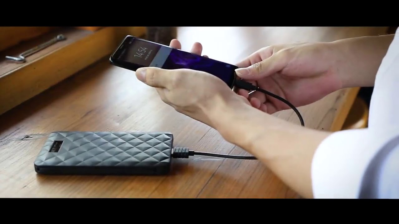 iWALK Trio2 Portable Powerbank with Built-in Lightning and Type-C cables,  Smart LCD Display