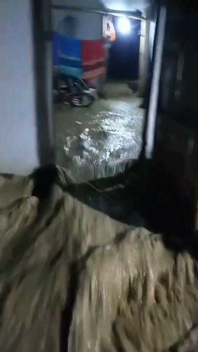 Banjir Besar di desa padakaton brebes air deras mengalir ke jalan #banjir #shorts