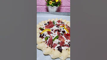 بيتزا محشية الاطراف بالبسطرمه ستافت كراست Pizza Hut Stuffed Crust 