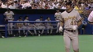 PIT@HOU: Wakefield hits a home run