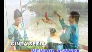 Video thumbnail of "bercanda di pasiran pantai"