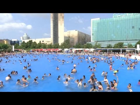 In Catalogna le donne possono stare in topless nelle piscine pubbliche