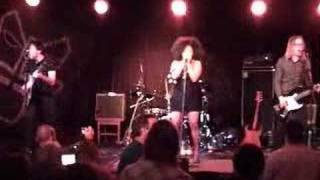 The Bellrays - Voodoo Train - LIVE 2007 NEW EDIT! chords