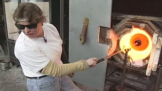 Artist i: Lisa Aronzon
A documentary about glass artist Lisa Aronzon.
Filmed in 1999 by local San Francisco cable. Artist i: Lisa Aronzon